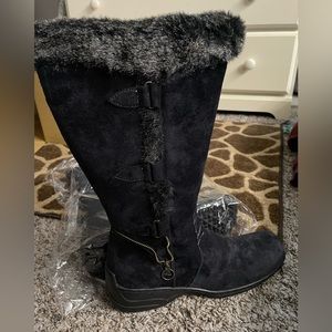 Black boots size 9